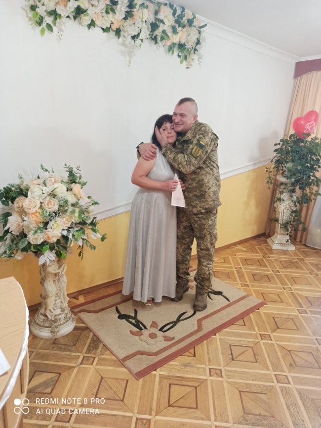У Луцьку військовий одружився з коханою під час реабілітації після поранення 