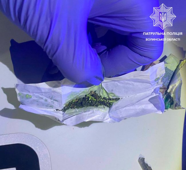 У Луцьку затримали чоловіка з наркотиками. ФОТО