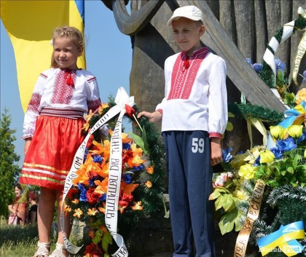 Політика, молитва і шашлик: під Берестечком вшановували річницю битви. ФОТО