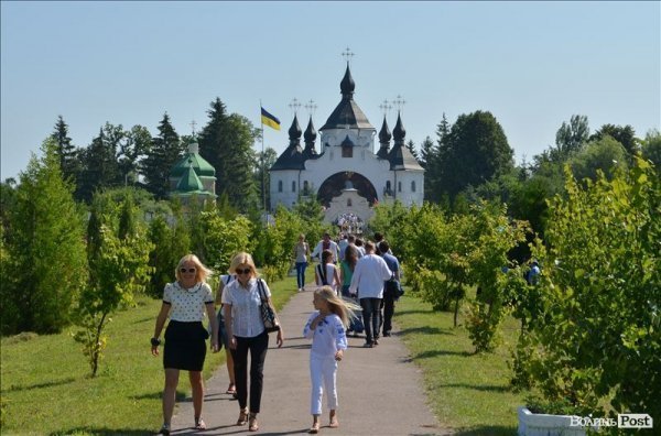 Політика, молитва і шашлик: під Берестечком вшановували річницю битви. ФОТО