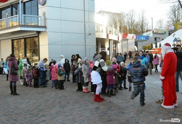 Дітям із «важких» сімей подарували новорічний настрій. ФОТО