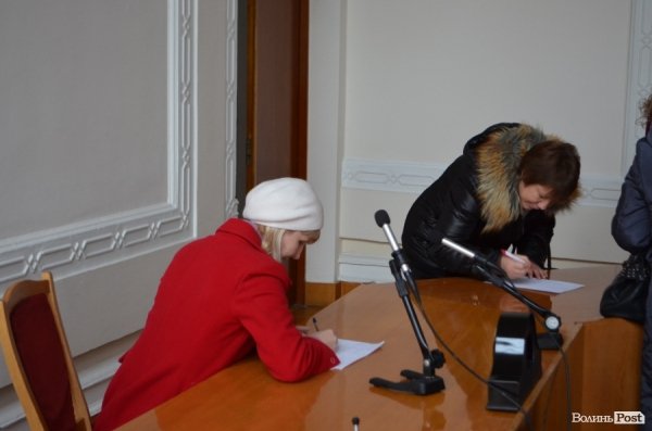 Родичі бійців АТО вимагали у Гунчика ротації. ФОТО