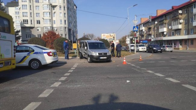 У Луцьку біля Київського майдану зіткнулися дві автівки. ФОТО