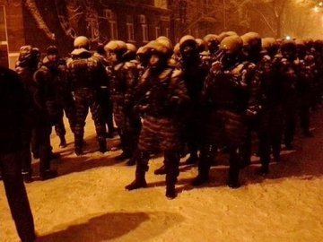 Силовики штурмують блокпости Євромайдану