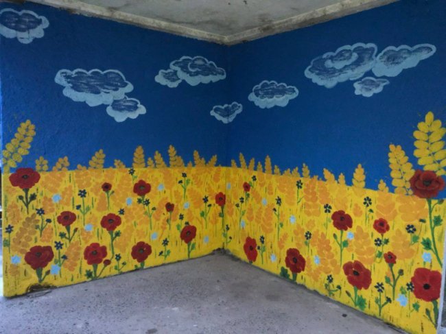 У волинському селі оригінально розмалювали зупинку. ФОТО