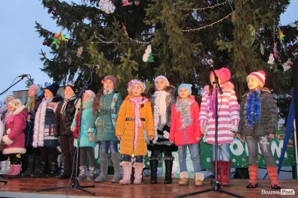 У Володимирі-Волинському відбулось відкриття новорічної ялинки. ФОТО
