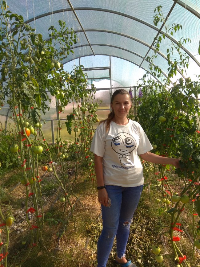 Волинська агроблогерка вирощує тисячі кущів квітів, а також екзотичні фрукти