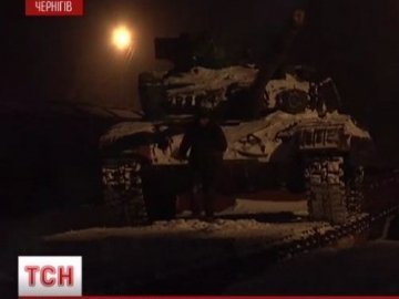 Із Чернігова «в южном направлении» їдуть танки. ВІДЕО