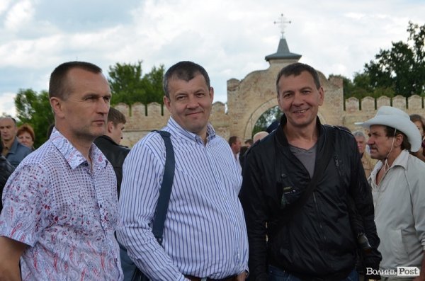 Небайдужі до козацької звитяги, виявляється, начальник луцької міліції Ігор Муковоз (по центру) й громадський діяч та підприємець Ігор Дильов (справа)