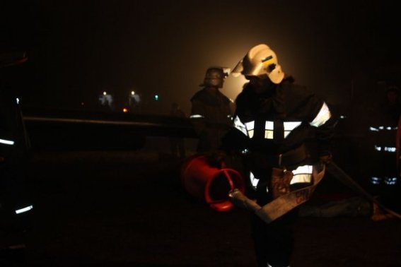 Фото з місця авіакатастрофи у Донецьку: літак розвалився на шматки 