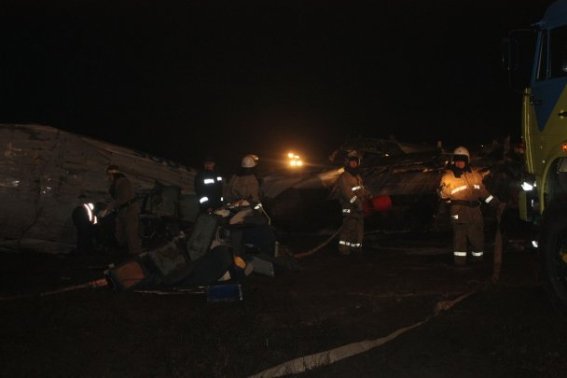 Фото з місця авіакатастрофи у Донецьку: літак розвалився на шматки 