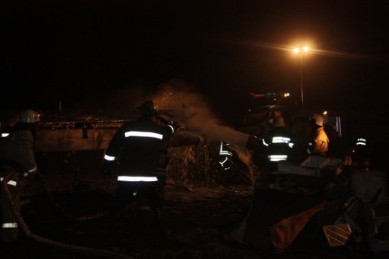 Фото з місця авіакатастрофи у Донецьку: літак розвалився на шматки 