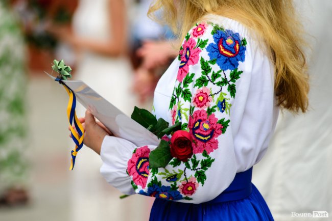 130 випускників луцьких шкіл урочисто отримали медалі: як це було. ФОТОРЕПОРТАЖ