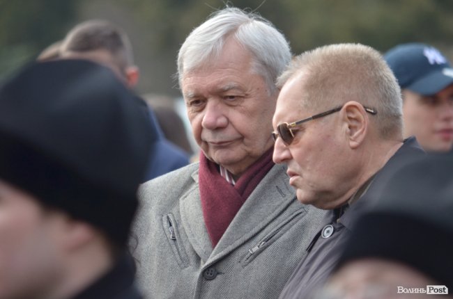 У Луцьку поклали квіти до пам’ятника Шевченку. ФОТО