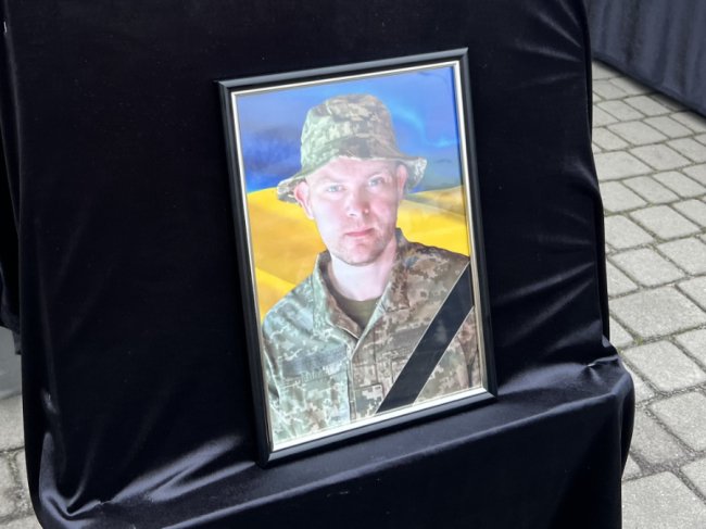 Не повернувся з бойового завдання: на Волині провели в останню дорогу воїна Ігоря Мацка