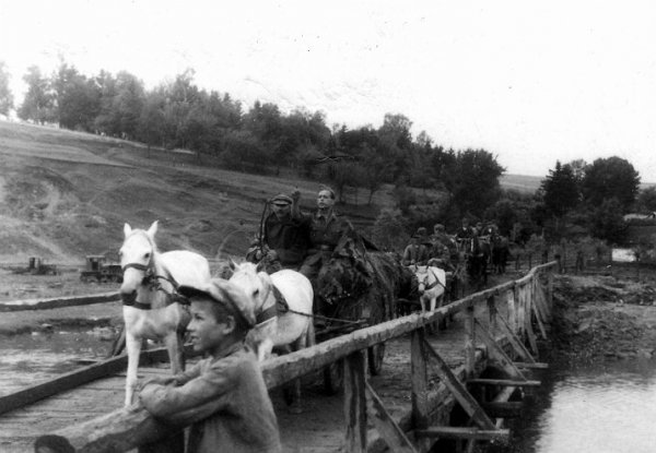 Валка господарського забезпечення в дорозі. Івано-Франківщина