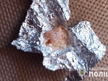 36-річний запоріжанин організував канал постачання наркотиків до виправної колонії на Волині.ФОТО