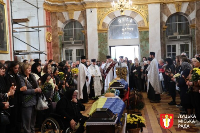 У Луцьку попрощалися з двома воїнами — Валерієм Чайковським та Володимиром Крачуновим