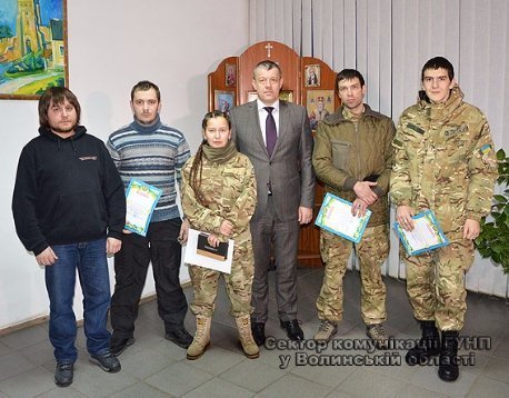 Нагородили луцьких активістів, які допомогли затримати автомобільного злодія. ФОТО