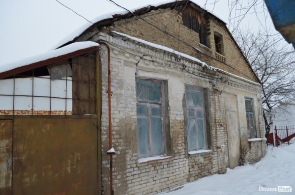Луцька мерія виділила 70 тисяч гривень на ремонт ветхого будинку. ФОТО