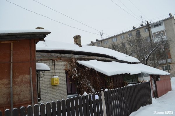 Луцька мерія виділила 70 тисяч гривень на ремонт ветхого будинку. ФОТО