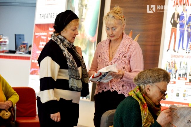 У Луцьку - аншлаг на кіносеансі для пенсіонерів. ФОТО