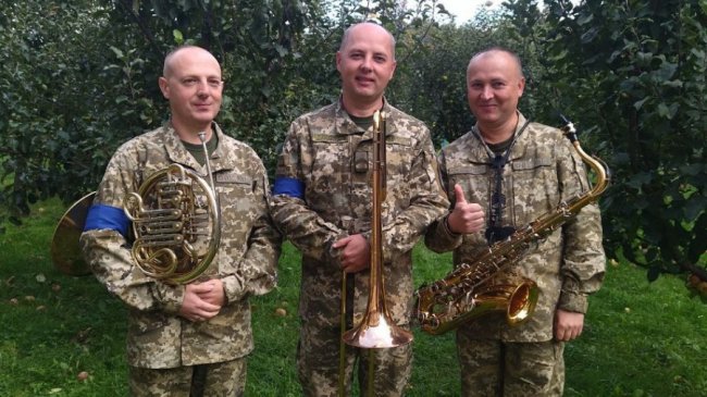«Відкладали інструменти і брали зброю»: чим живе під час війни військовий оркестр з Волині. ВІДЕО