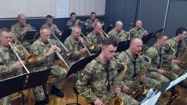 «Відкладали інструменти і брали зброю»: чим живе під час війни військовий оркестр з Волині. ВІДЕО