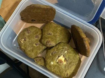 Волинські прикордонники вилучили «миколайчики» з марихуаною