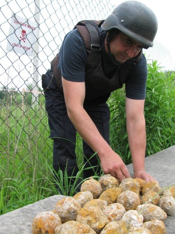 На Волині розміновують село. ФОТО. ВІДЕО