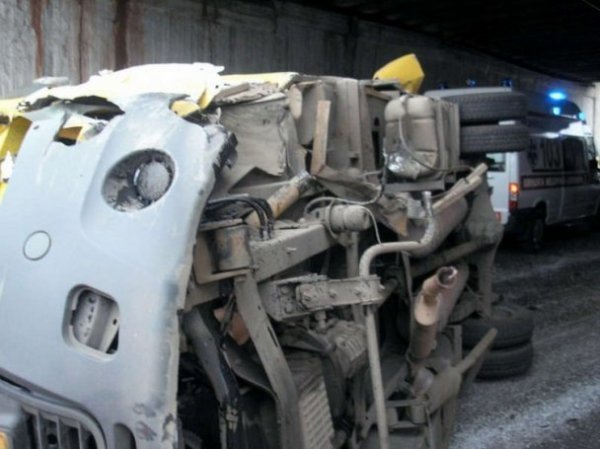 У Кривому Розі перекинулася маршрутка з пасажирами. ФОТО