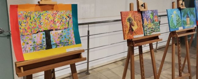 Осінній променад очима «сонячних» дітей: лучан запрошують на художню виставку.ФОТО.ВІДЕО 