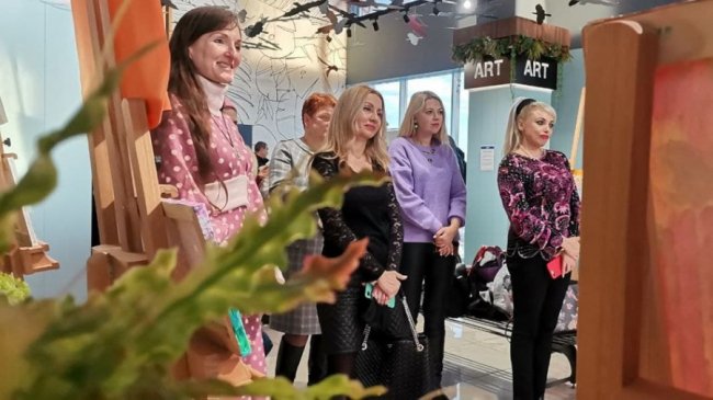 Осінній променад очима «сонячних» дітей: лучан запрошують на художню виставку.ФОТО.ВІДЕО 