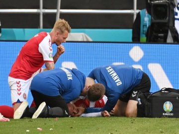 Реанімували на полі: лідер збірної Данії знепритомнів під час матчу Євро-2020.ВІДЕО