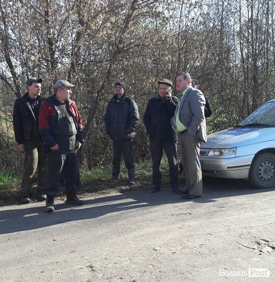 Сміттєвий скандал: у Ківерцівському районі спіймали фури з луцькими відходами. ФОТО