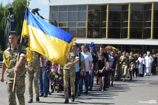 Як у Луцьку прощалися з Героєм Андрієм Єлістратовим. ФОТО