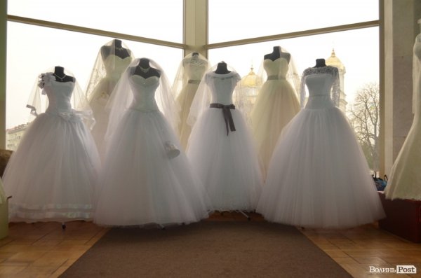 У Луцьку показали «весілля по-новому». ФОТО