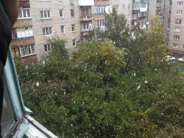 У Донецьку випав сніг. ФОТО