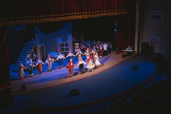 У Києві на найбільшій українській сцені луцькі театрали показали «Різдвяну ніч» за мотивами Гоголя