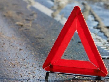 На Волині Citroen в’їхав у вантажівку, пасажир – у лікарні