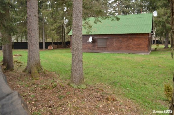 «Межигір'я» по-волинськи: екскурсія лісовими маєтками