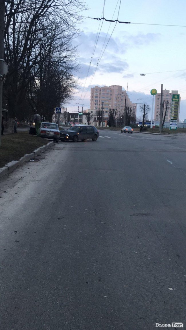 На проспекті Відродження у Луцьку – аварія 