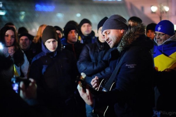 Євромайдан за півгодини до знесення. ФОТО