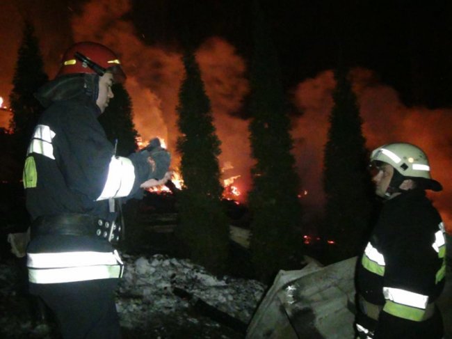 У Карпатах згорів готель – одна людина загинула. ФОТО