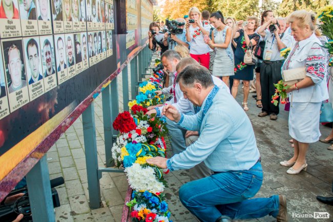 У Луцьку вшанували пам'ять загиблих воїнів АТО. ФОТО