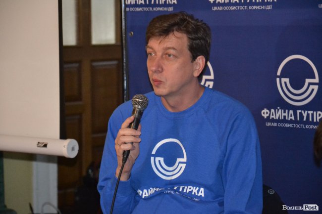 На «Файній гутірці» говорили про політику та співали