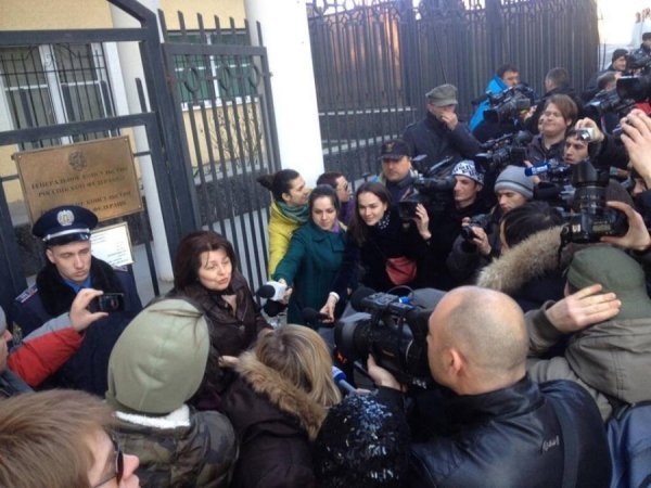 В Одесі консульство Росії закидали локшиною з кетчупом. ФОТО