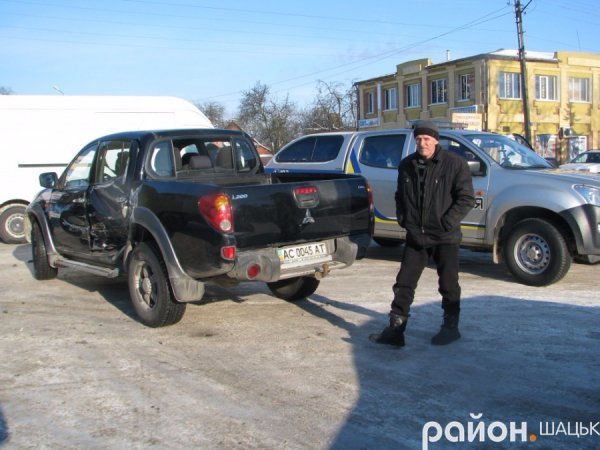 У Шацьку «ЗіЛ» зіткнувся з пікапом