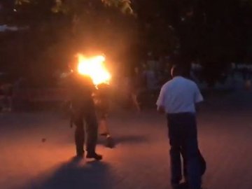 Чоловіку, який підпалив себе у центрі Луцька, пересадили шкіру