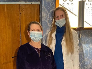 Волинські медики повернули зір жінці, яка практично нічого не бачила